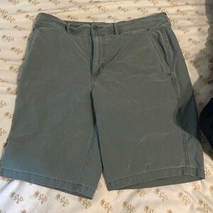 Goodfellow light weight shorts size 32